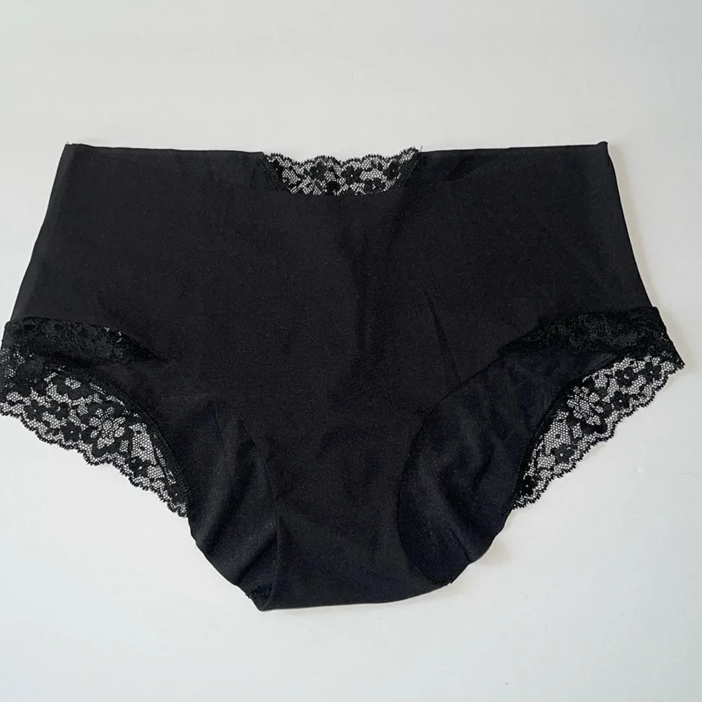 Victorias Secret  No-Show Seamless Lace Hiphugger Panty Underwear. NWT